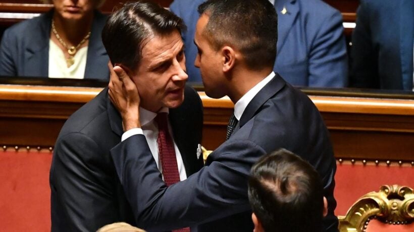 Il M5s prende a cannonate Salvini: «Siamo con Conte, una perla rara»