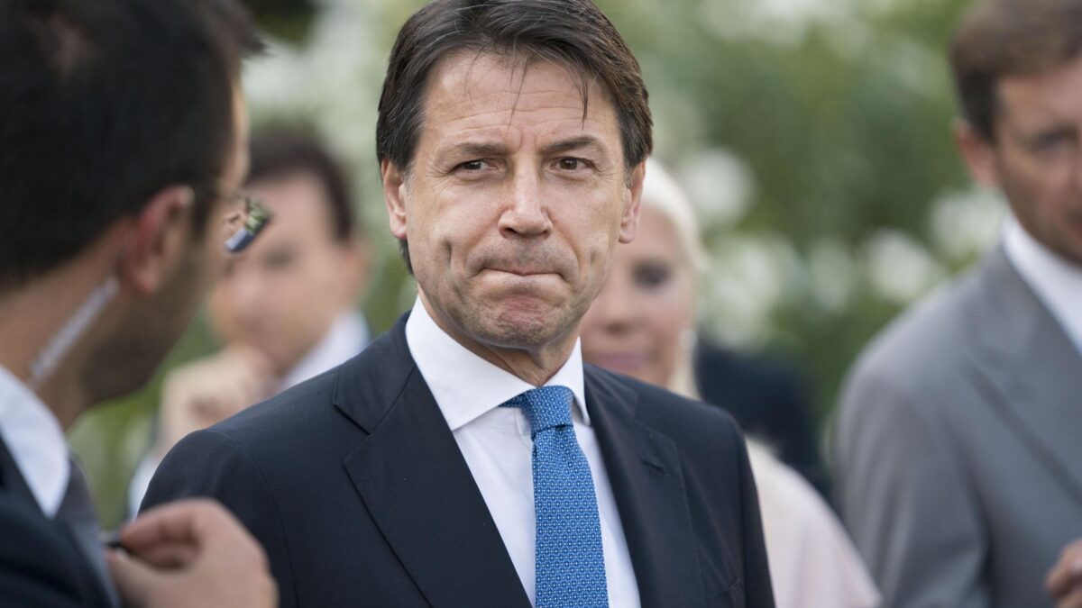 Conte schifa la Lega e resta in campo. Ma l’accordo Pd-M5s su di lui è lontano