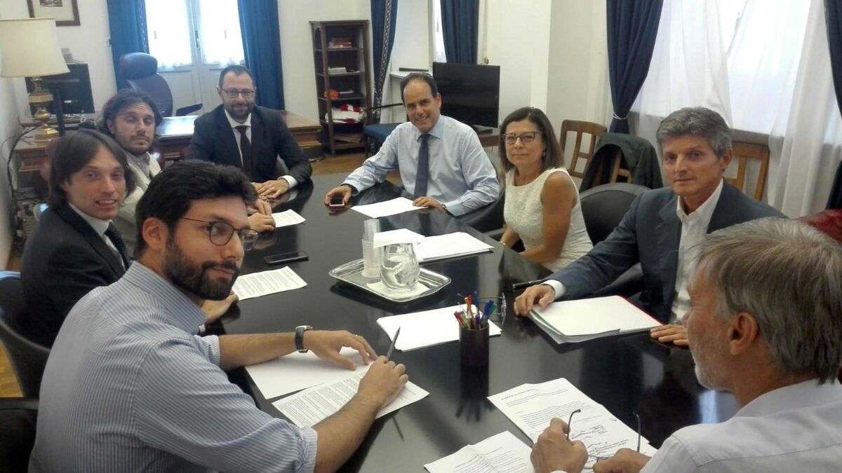 Il governo delle poltrone viventi