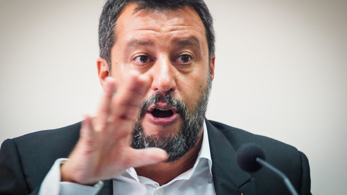 Salvini studia da leader unico dell’opposizione