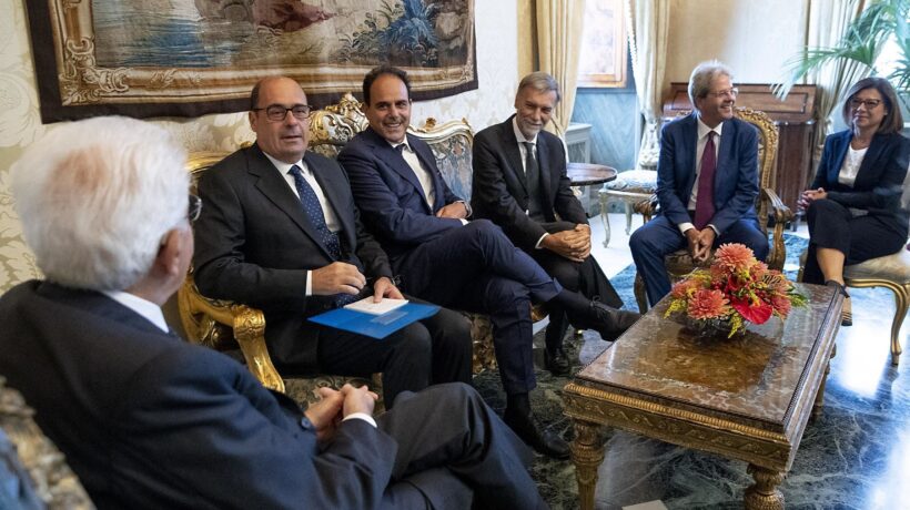 Nuovo taglio degli eletti, manovra ora e immigrazione. Il Pd vuole strozzare il M5s