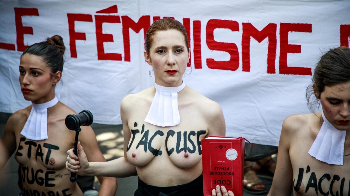 Macron recluta come consulente la Femen che profanò Notre Dame