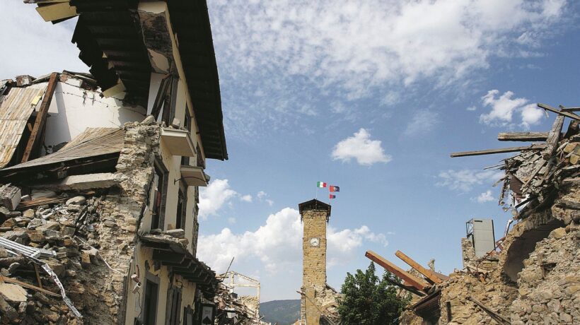 Terremoto, tre anni dopo: «Ci hanno abbandonati»