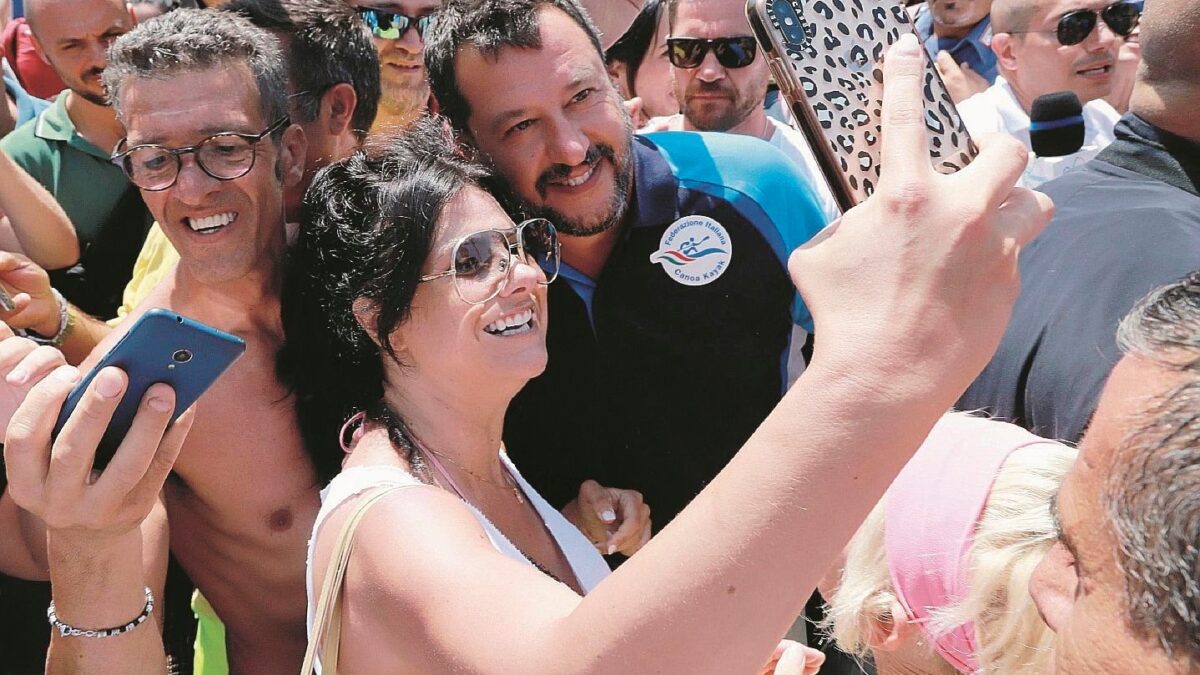 Salvini spara sul mostro Renzimaio e precetta i parlamentari a Roma