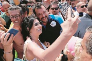 Salvini spara sul mostro Renzimaio e precetta i parlamentari a Roma