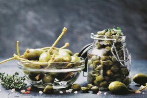 Capperi, i boccioli che schiudono l’allegria
