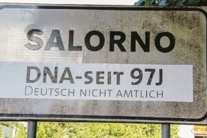 Protesta anti italiana. Gli Schützen coprono i cartelli stradali