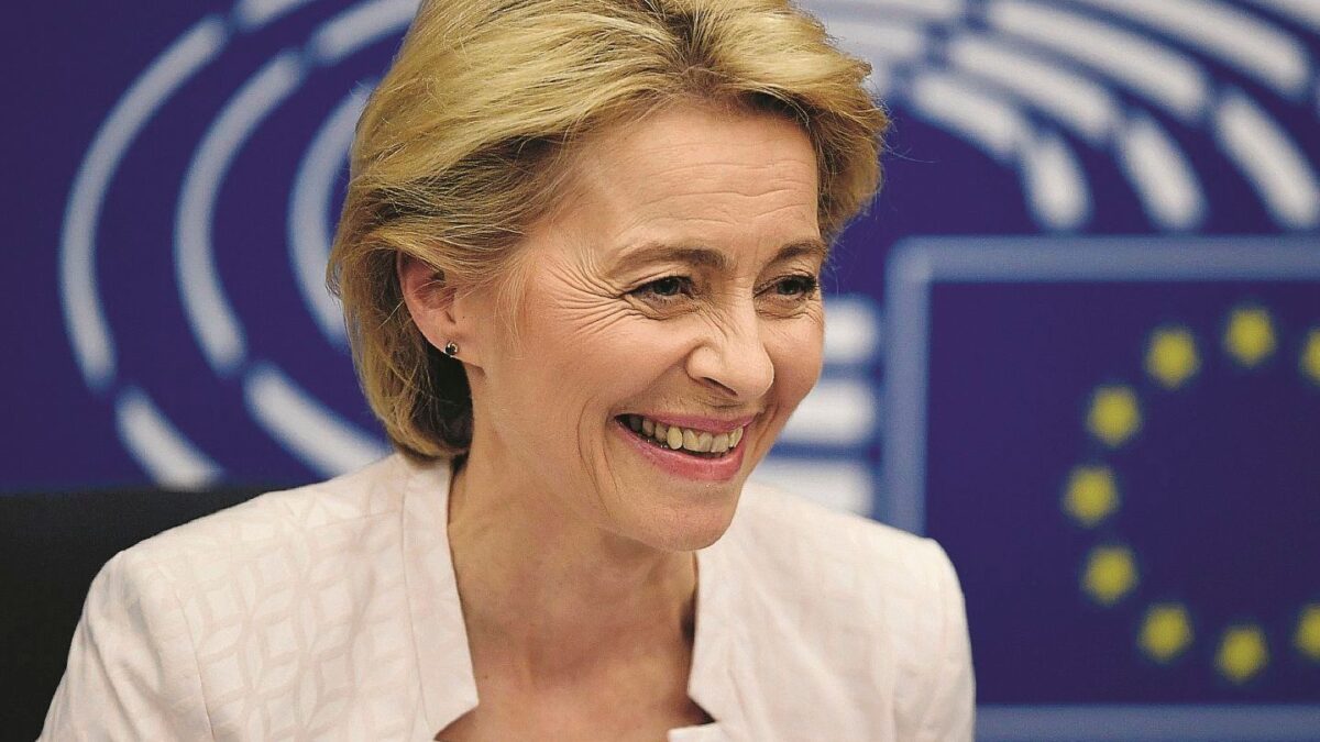 Ora che ha cacciato il Carroccio l’Ue è pronta a sdoganare il deficit