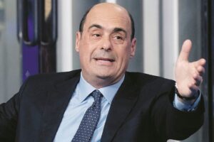 A cose fatte Renzi esce allo scoperto e si piazza al timone dell’accrocchio
