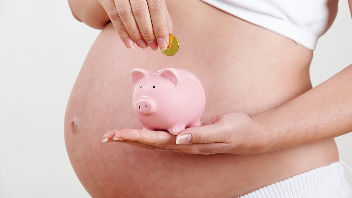 Bimba avuta con l’utero in affitto abbandonata perché è disabile