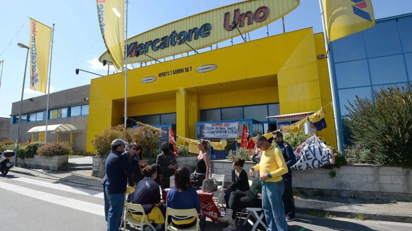 Stipendi a 400 euro e cassa integrazione. Per Mercatone Uno la cura non funziona