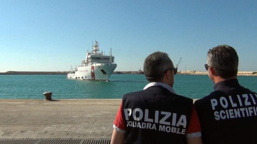 Sbarcano i 116 della Gregoretti. Se li accollano la Cei e 5 Paesi Ue