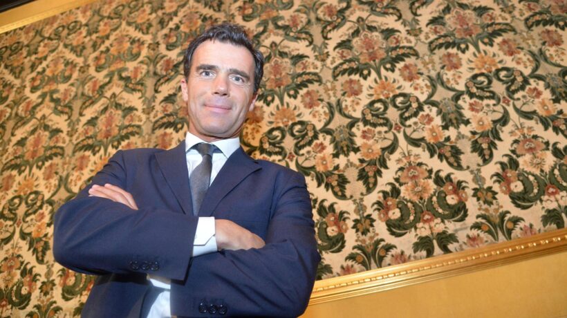 Gozi il parigino tace sul compenso e dà del fascista a chi lo ha criticato