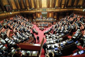 Passa il decreto Sicurezza bis nonostante la fronda di 5 grillini