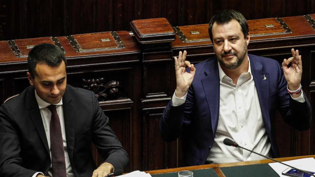 È crisi, Salvini vuol votare in ottobre