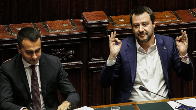 È crisi, Salvini vuol votare in ottobre