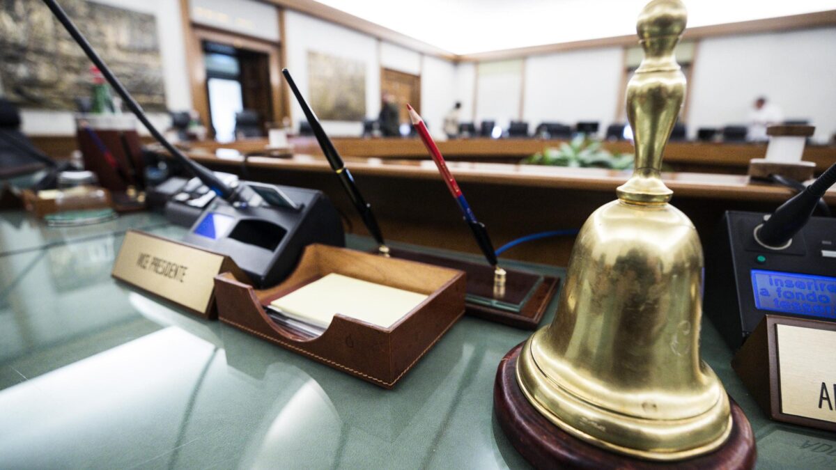 Via subito la legge insana sulla carriera dei magistrati