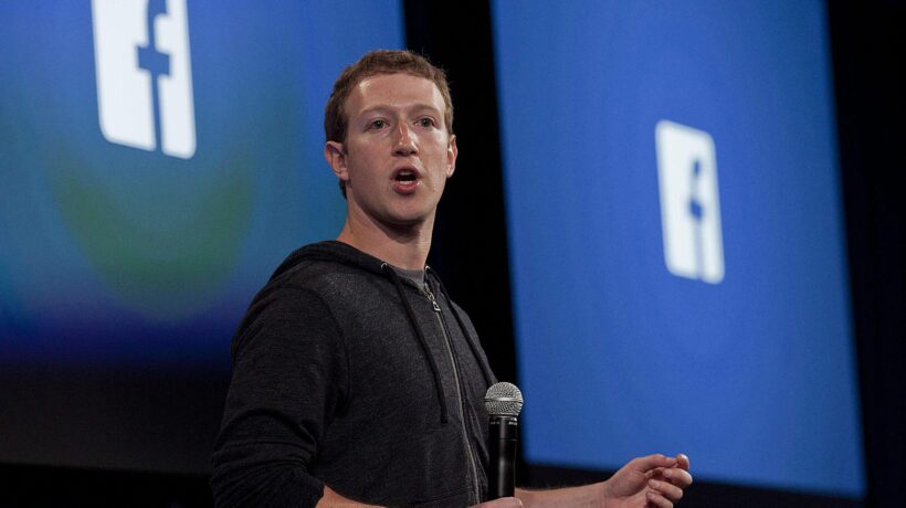 Bloomberg rivela: Facebook ascolta e trascrive le chat dei suoi utenti
