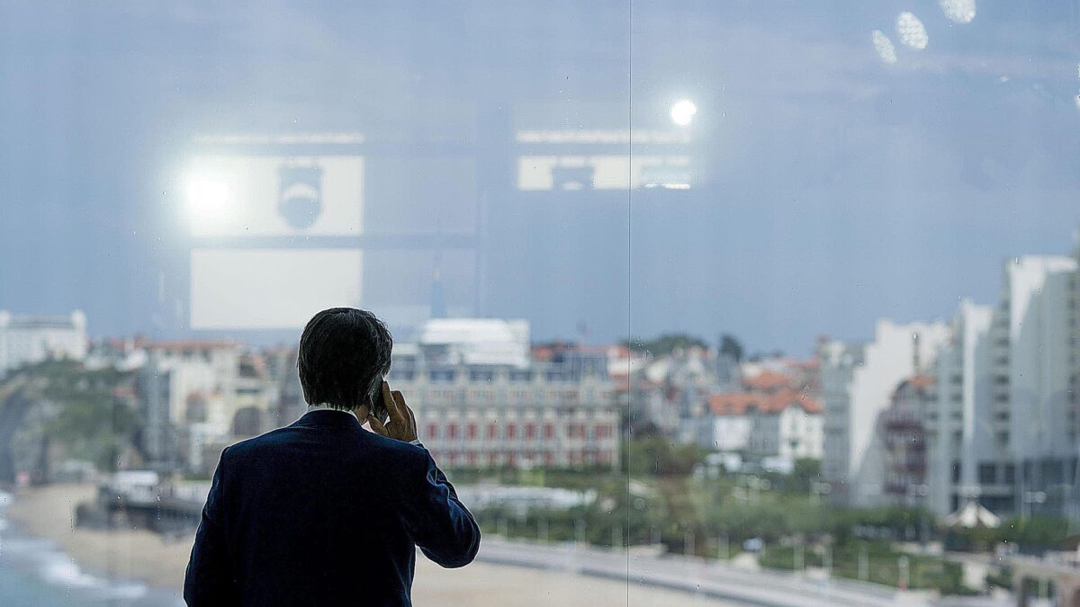 Conte vede la luce dopo avere mollato anche l’altro vice