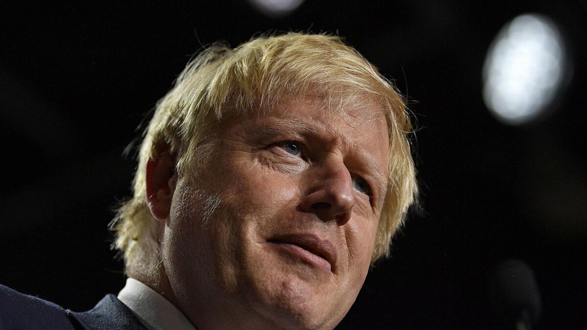 Johnson, il premier in attesa di giudizio vince la prima causa