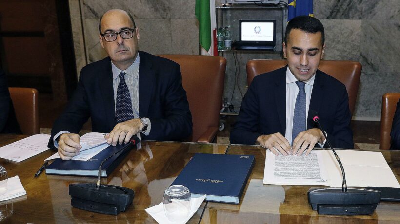 Il Pd ha il terrore che salti tutto e insulta il neoalleato: «Sei un disperato»