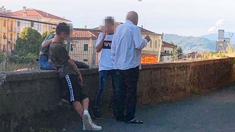Fiesoli, l’orco del Forteto condannato per abusi approccia ragazzini al bar