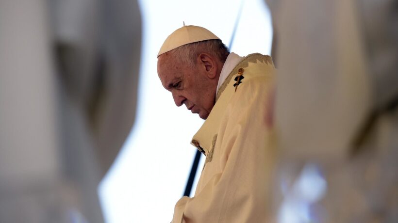 Bergoglio promuove i vescovi progressisti e monsignor Zuppi amico del mondo Lgbt