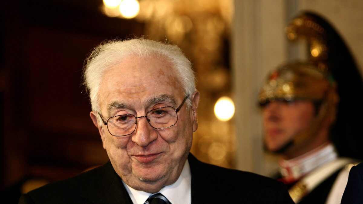 Il presidente picconatore dei luoghi comuni e dei finti misteri italiani