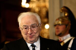 Il presidente picconatore dei luoghi comuni e dei finti misteri italiani