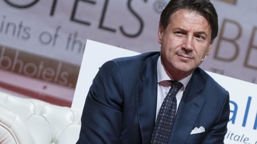 Sotto la pochette di Conte il nulla. Quanto è grigia l’era giuseppina