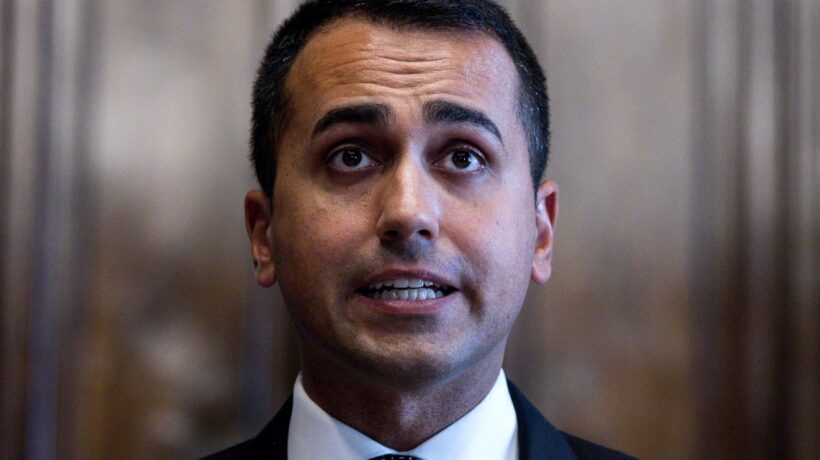 La soluzione alla grana Di Maio è mandarlo in esilio a Bruxelles