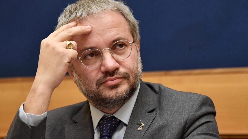 Claudio Borghi: «Governo destinato a fallire. È pieno di camerieri di Parigi»
