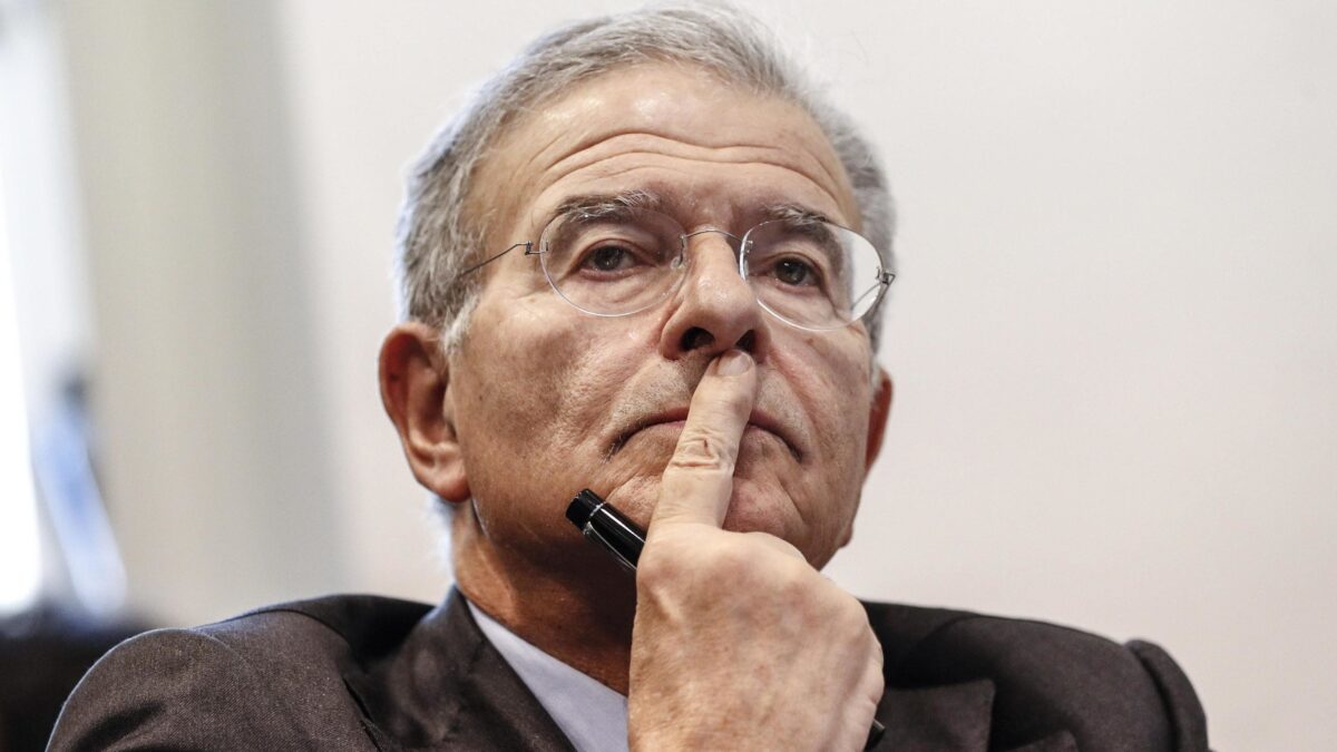 Fabrizio Cicchitto: «Un’alleanza con Matteo Renzi. Ecco il futuro di Forza Italia»