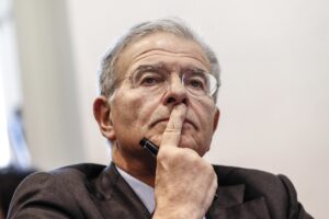 Fabrizio Cicchitto: «Un’alleanza con Matteo Renzi. Ecco il futuro di Forza Italia»