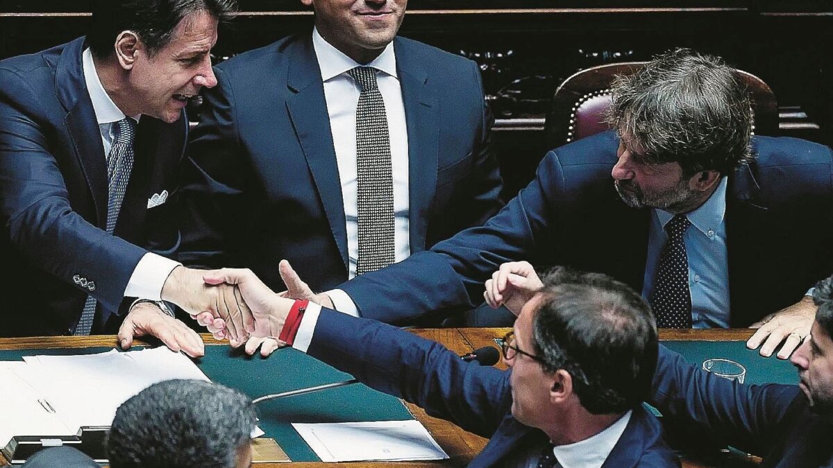 Un Conte senza argomenti si aggrappa agli insulti: «Salvini voleva più poltrone»