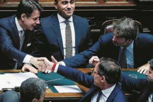 Un Conte senza argomenti si aggrappa agli insulti: «Salvini voleva più poltrone»