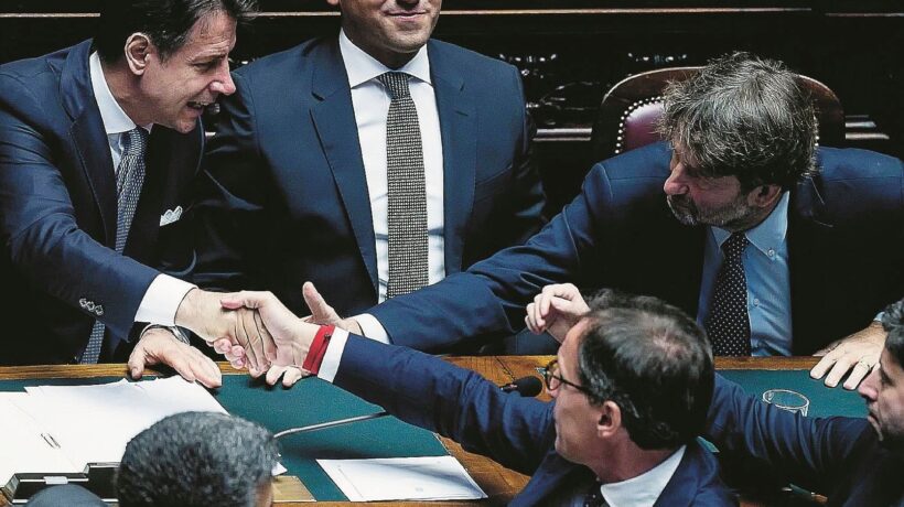 Un Conte senza argomenti si aggrappa agli insulti: «Salvini voleva più poltrone»