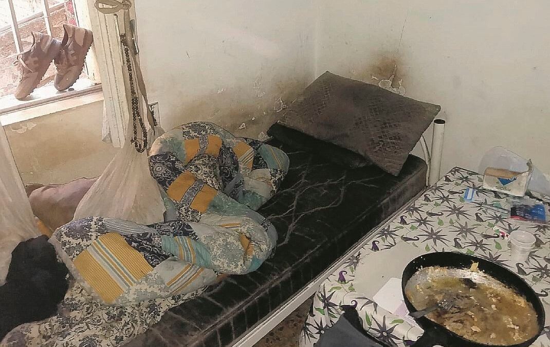 Alle spalle di Napoli c’è un Comune ostaggio della comunità bengalese