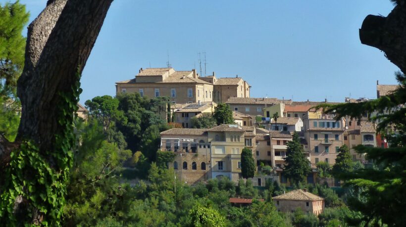 Caro Mattarella, senza quella siepe «L’infinito» di Leopardi non ha senso