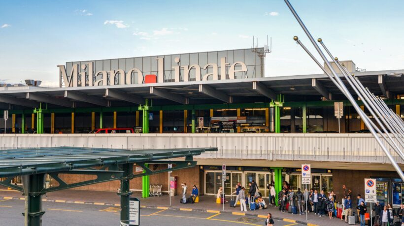 Festa a Linate con i migliori piloti acrobatici del mondo, mille chitarre, mongolfiere e le Frecce Tricolori
