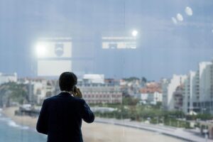 Il neoumanesimo di Conte è la bandiera delle élite dell’europeismo massonico