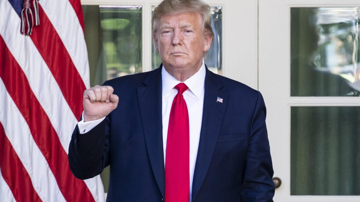 Trump sfida i dem e diffonde il testo della sua telefonata con Zelensky