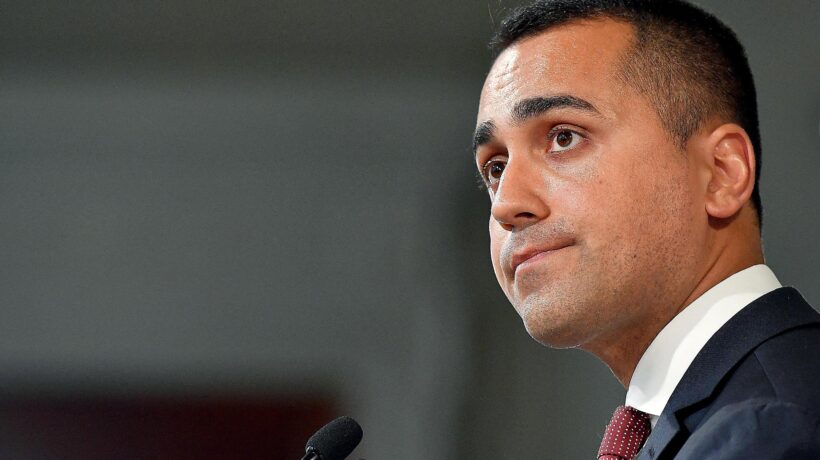 Di Maio rinuncia a Palazzo Chigi. Ma in cambio punta a Esteri o Difesa