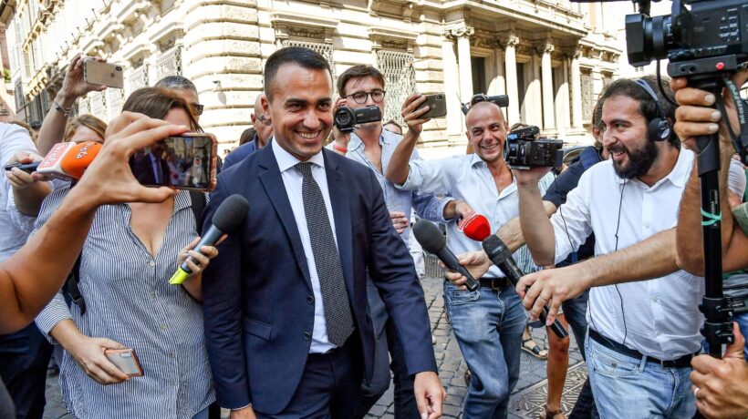 Di Maio il miracolato: dalle risse con Parigi alla guida degli Esteri