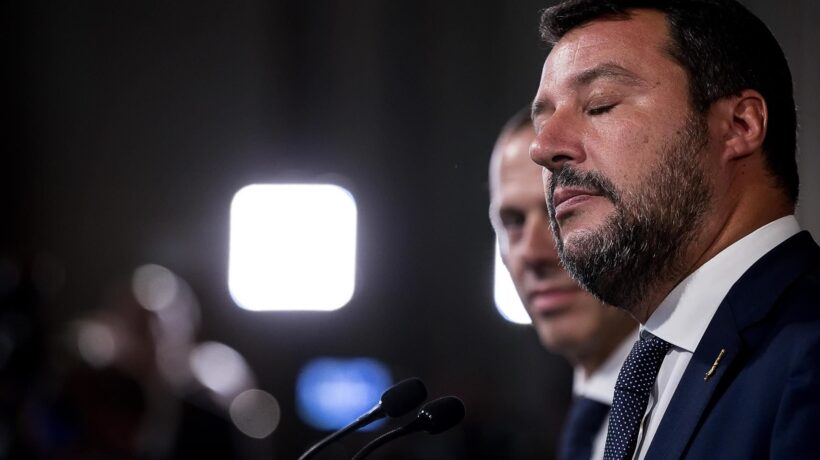 Salvini il giorno dopo la caduta è già indagato per Carola Rackete