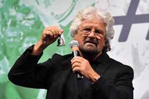 Il figlio di Grillo accusato di stupro di gruppo. Ma la notizia esce solo dopo che è nato il governo