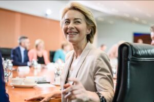 Ora l’Europa ci fa «lo sconto». E la nostra sinistra è tutta contenta