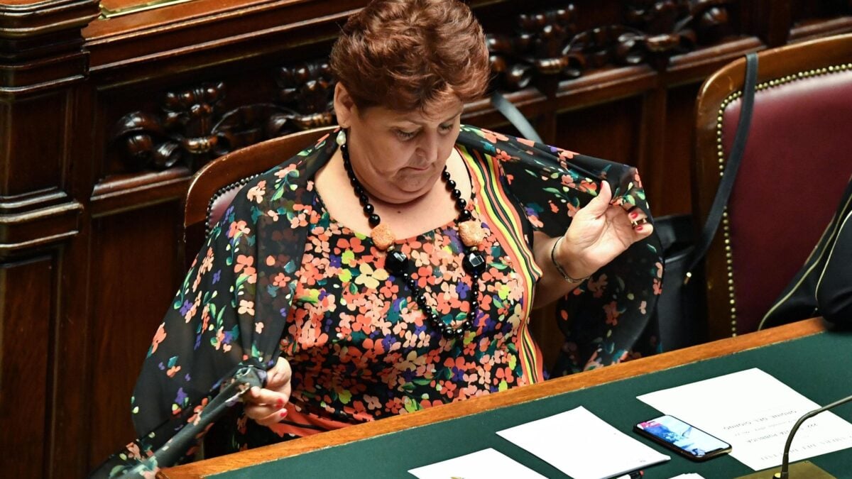 Il ministro dell’Agricoltura vuole più schiavi immigrati nei campi