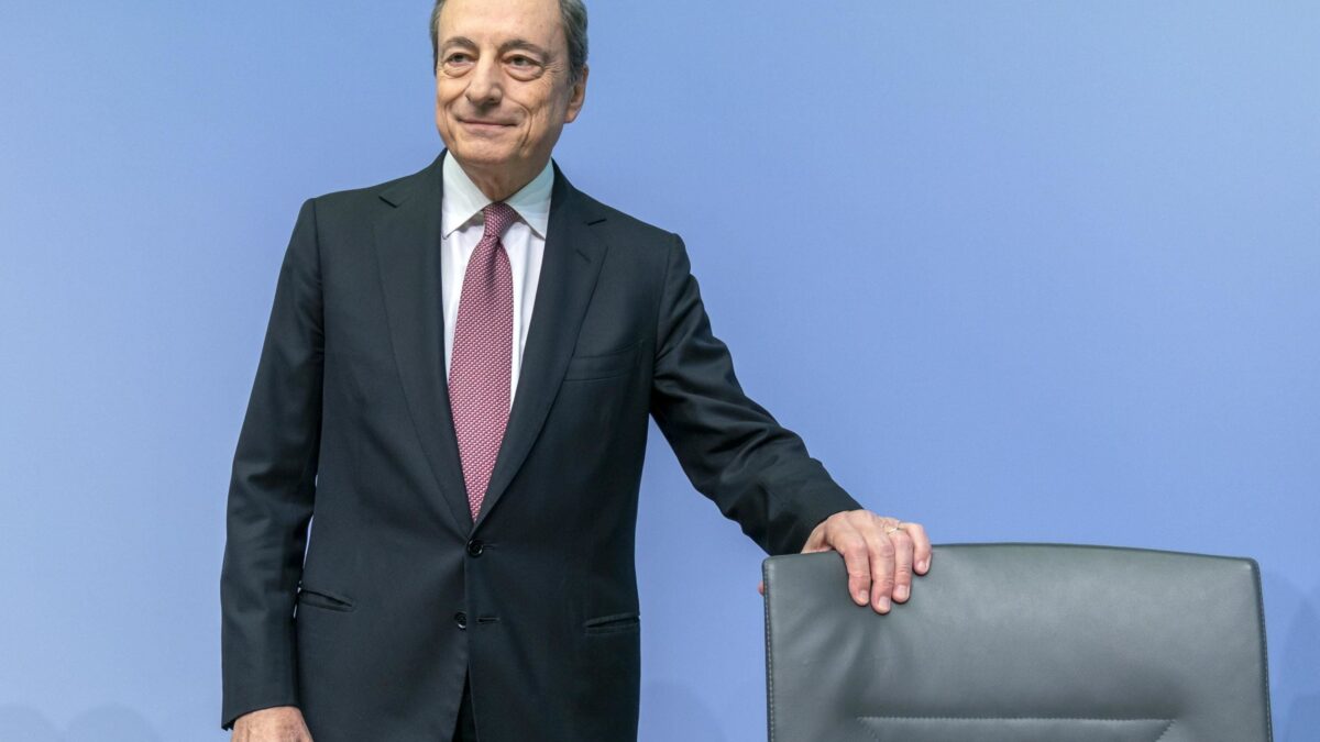 Draghi riapre il portafogli della Bce. Lo spread crolla e Trump si infuria