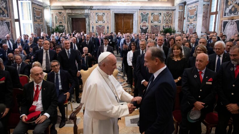 Il Papa dei ponti odia i muri, ma crede nelle gallerie: «Viva l’Alta velocità»